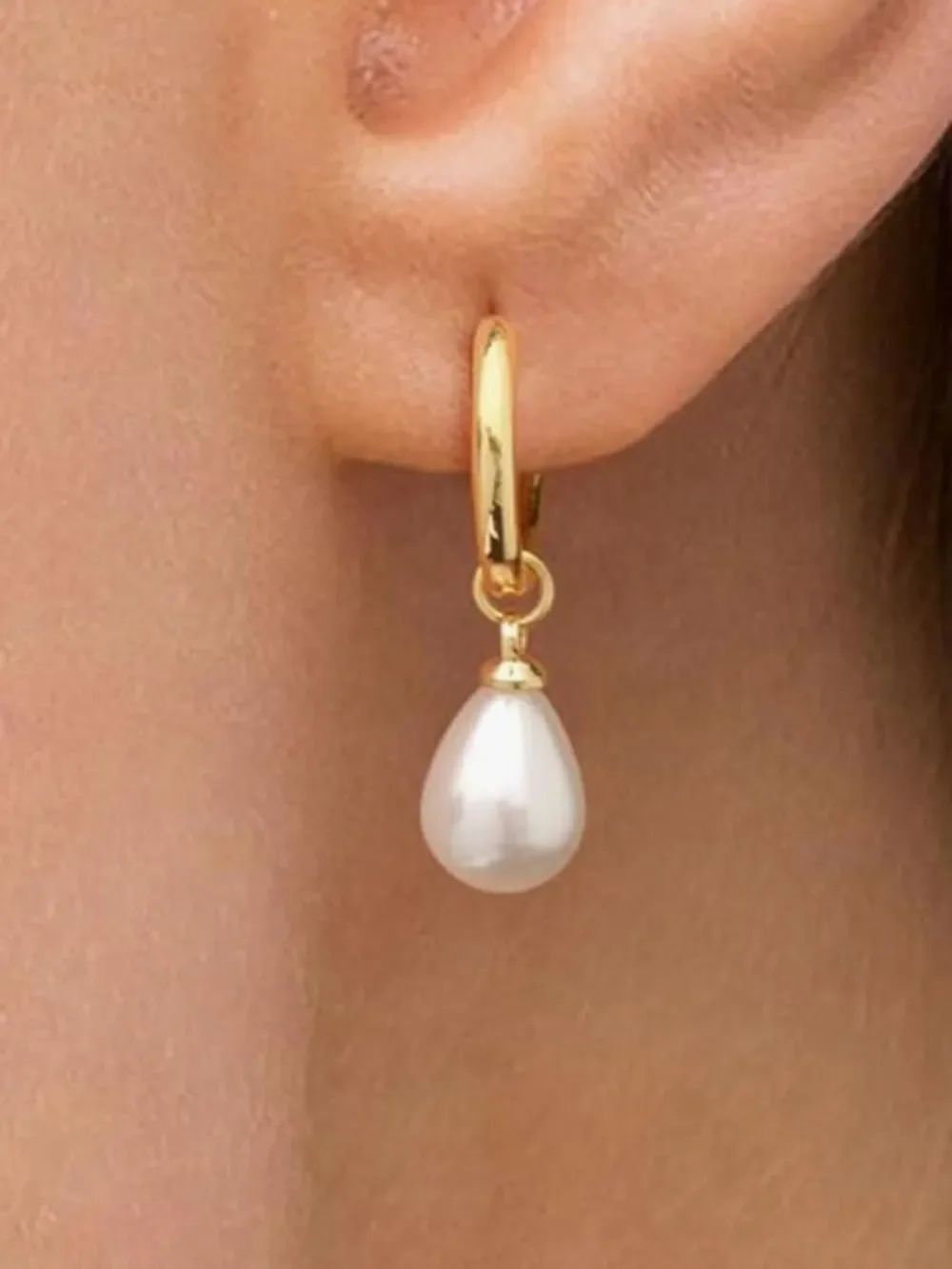 Gold & pearl earrings